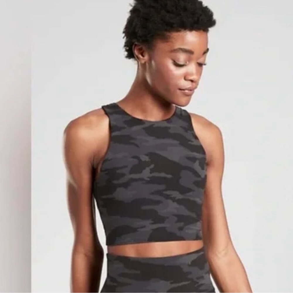 Athleta Camo Cropped Tank Size Small